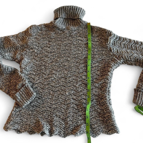 Gray Chevron Knit Turtleneck Sweater - Picture 4 of 4